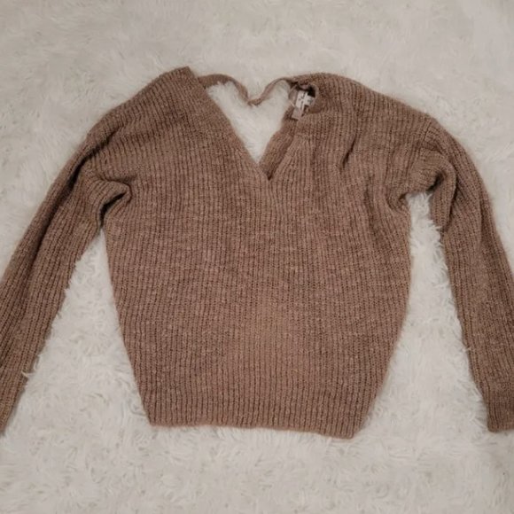 Cable knit cross back sweater - Picture 3 of 3